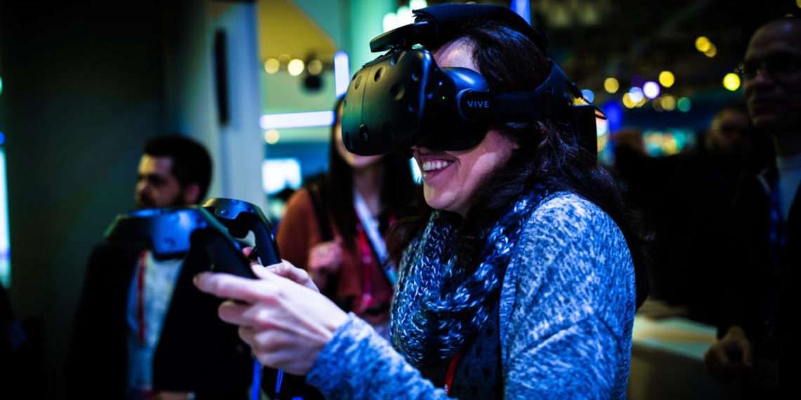 Intel showed how 5G networking will power VR and self-driving cars