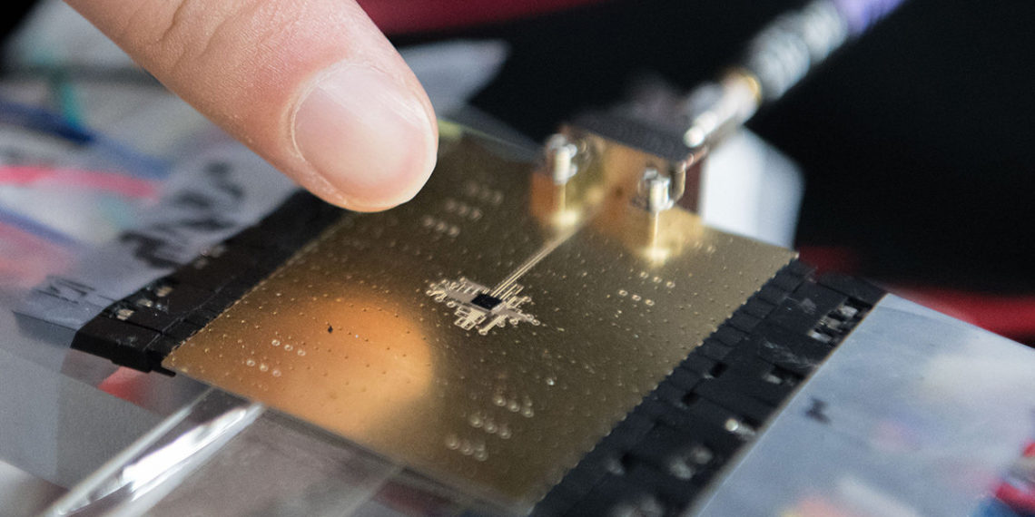 Low-heat radios could replace cable links in data centers